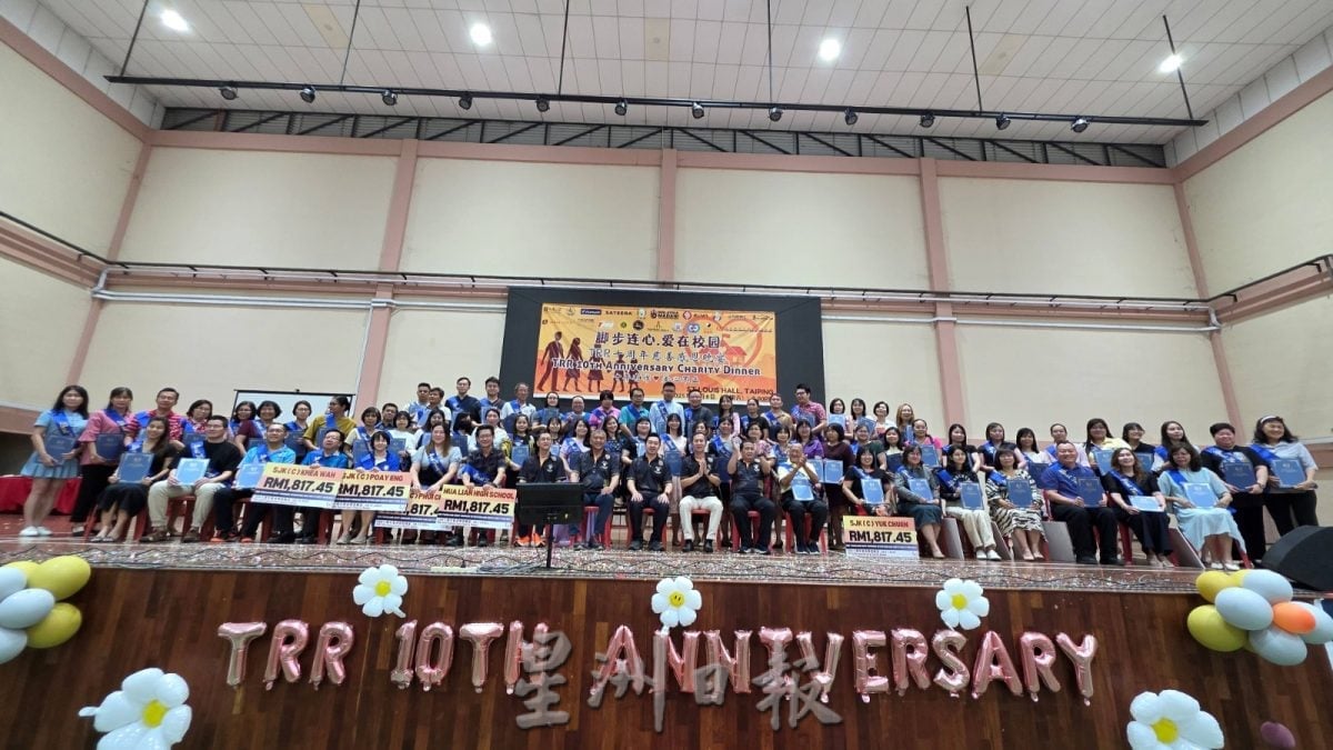 太平跑步队10周年庆 捐11华校支持教育事业