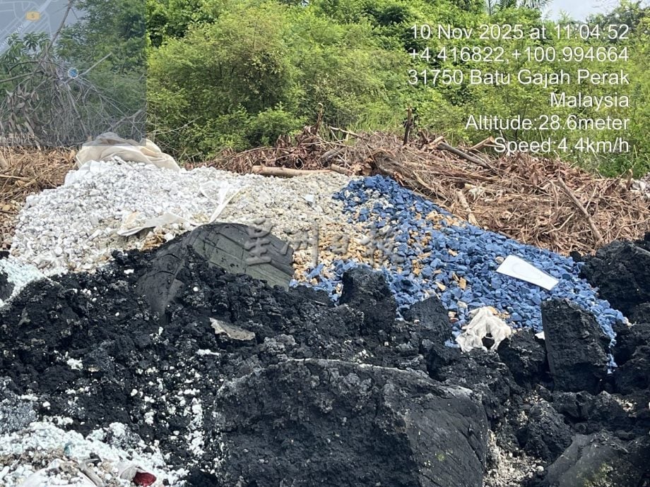 死牛附近4地点有非法废料 部分被埋包装显示外州