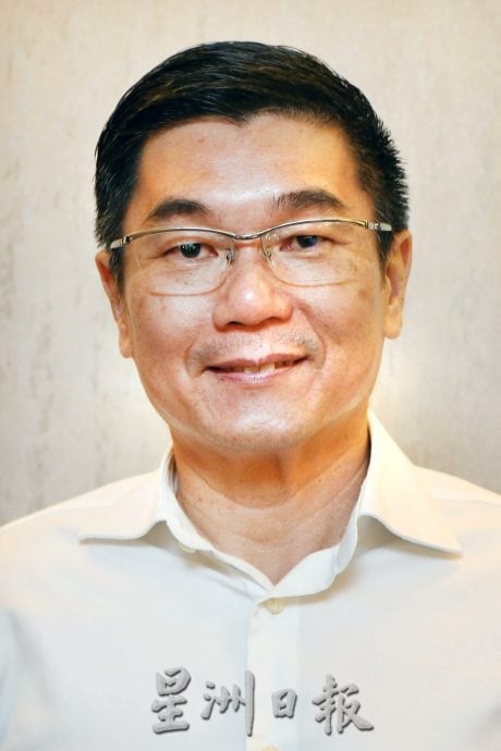 死牛附近4地点有非法废料 部分被埋包装显示外州