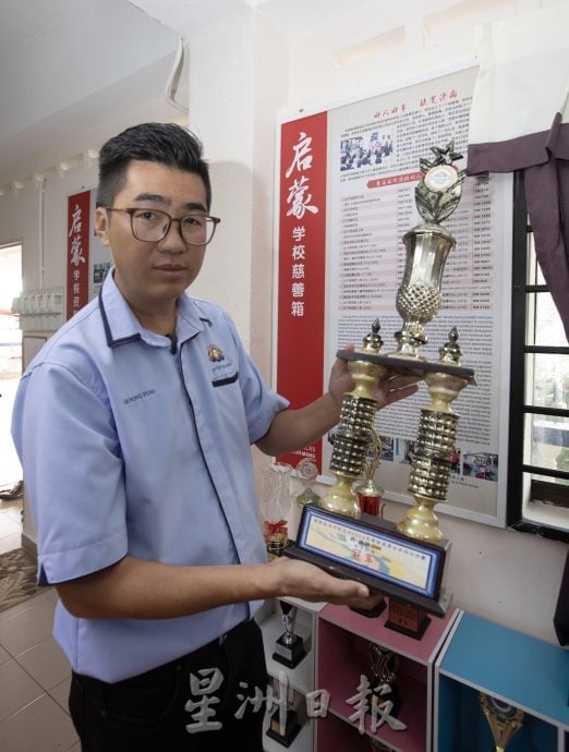 **已签发**柔：封面：这些人，那些事〡乒乓队曾叱咤风云  启蒙学校历史展览馆满满回忆