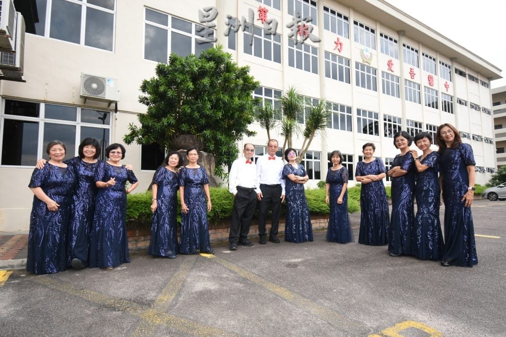 **已签发**柔：头条之一：特稿：銮中华校友会合唱团歌声织梦  “悦韵绕蝠城”12月登场