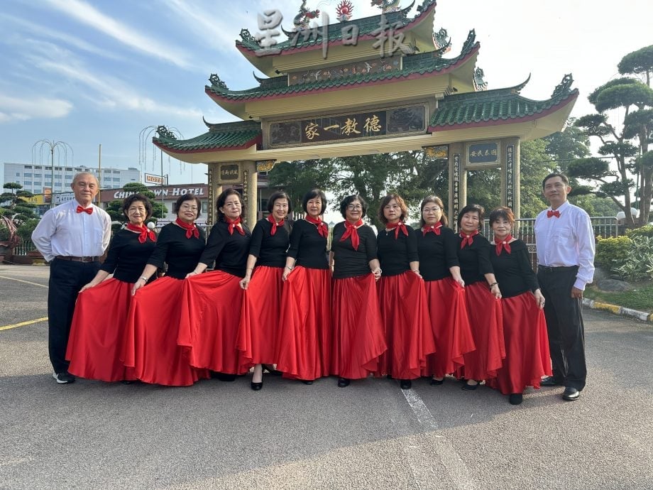 **已签发**柔：头条之一：特稿：銮中华校友会合唱团歌声织梦  “悦韵绕蝠城”12月登场