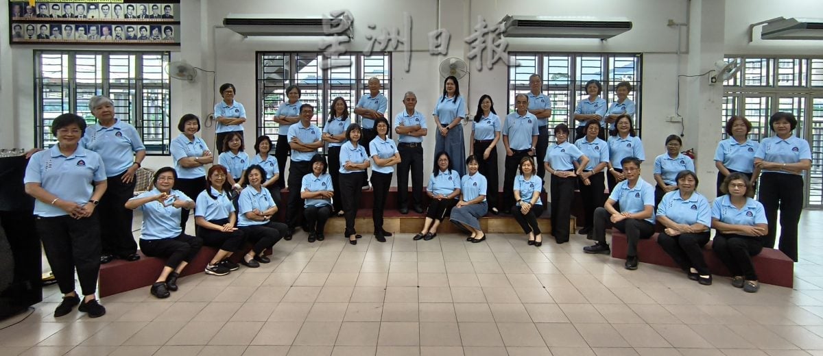 **已签发**柔：头条之一：特稿：銮中华校友会合唱团歌声织梦  “悦韵绕蝠城”12月登场