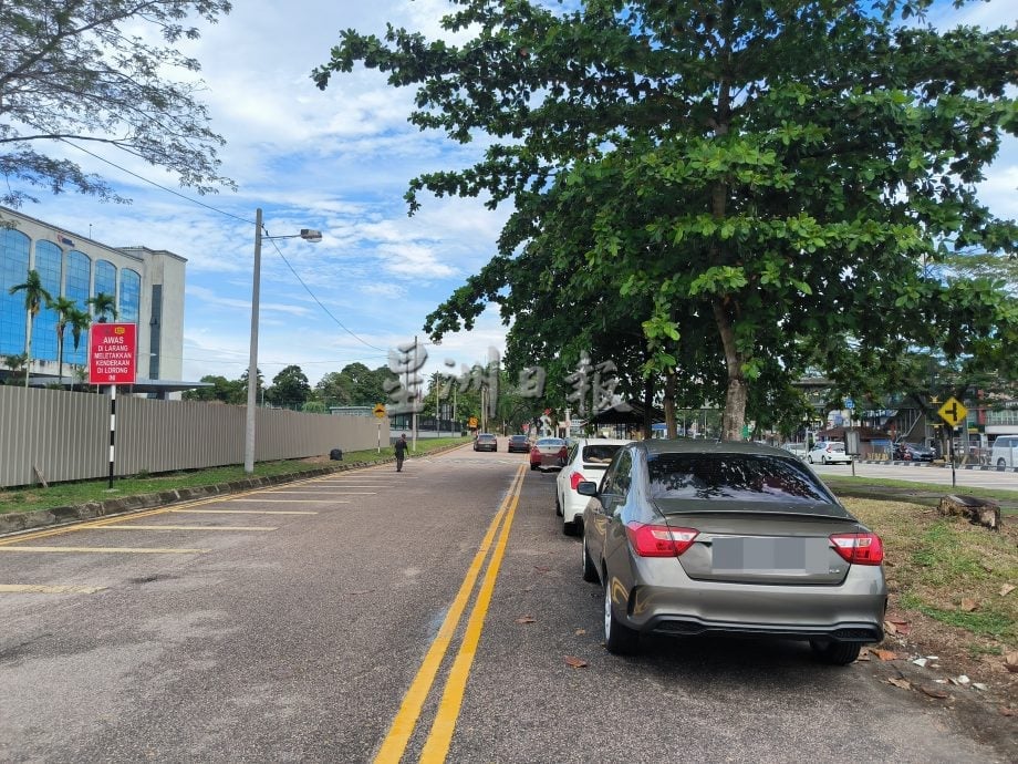 **已签发**柔：第二版头条：特稿〡古来医院前违停严重  开罚拖车不再手软