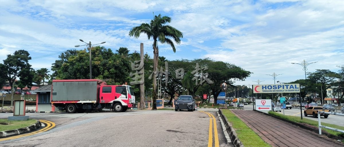 **已签发**柔：第二版头条：特稿〡古来医院前违停严重  开罚拖车不再手软