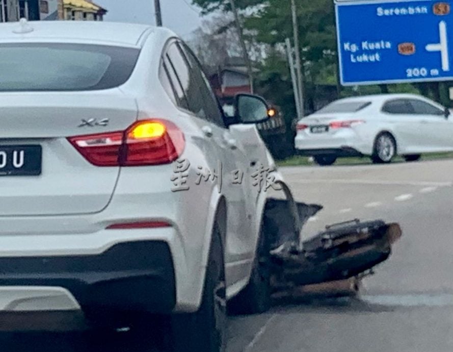 摩托遭宝马猛撞 年迈骑士当场毙命