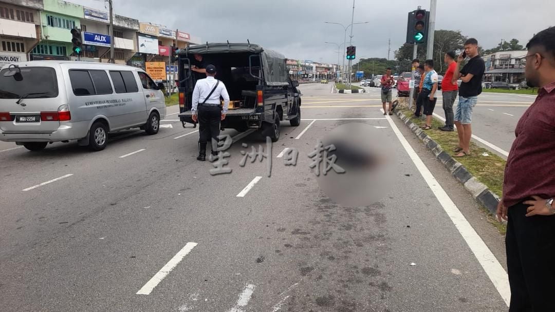 摩托遭宝马猛撞 年迈骑士当场毙命
