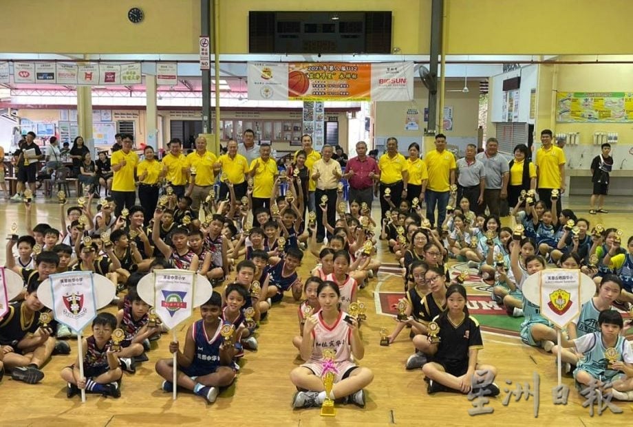 (供星洲网)NS芙蓉/第八届U12“篮海寻星”永祥杯圆满落幕 芙小与加拉宾华小分夺男女组冠军