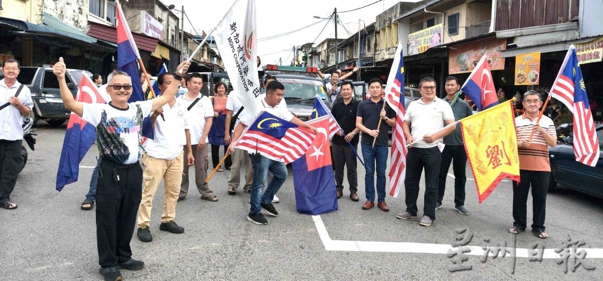 *已签发*柔：新闻：四驱万里行车队 今展逾3千公里长征