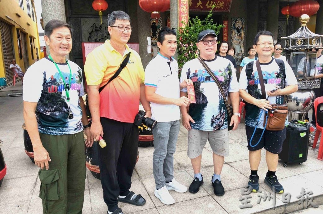 *已签发*柔：新闻：四驱万里行车队 今展逾3千公里长征