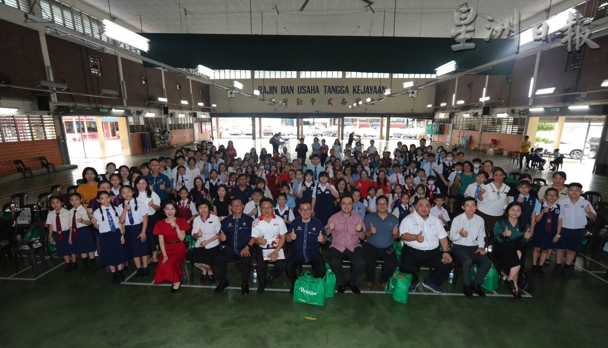 **已签发**柔：第三版头：本报活动：柔州学生表现出色  星洲阅报赛多组获佳绩