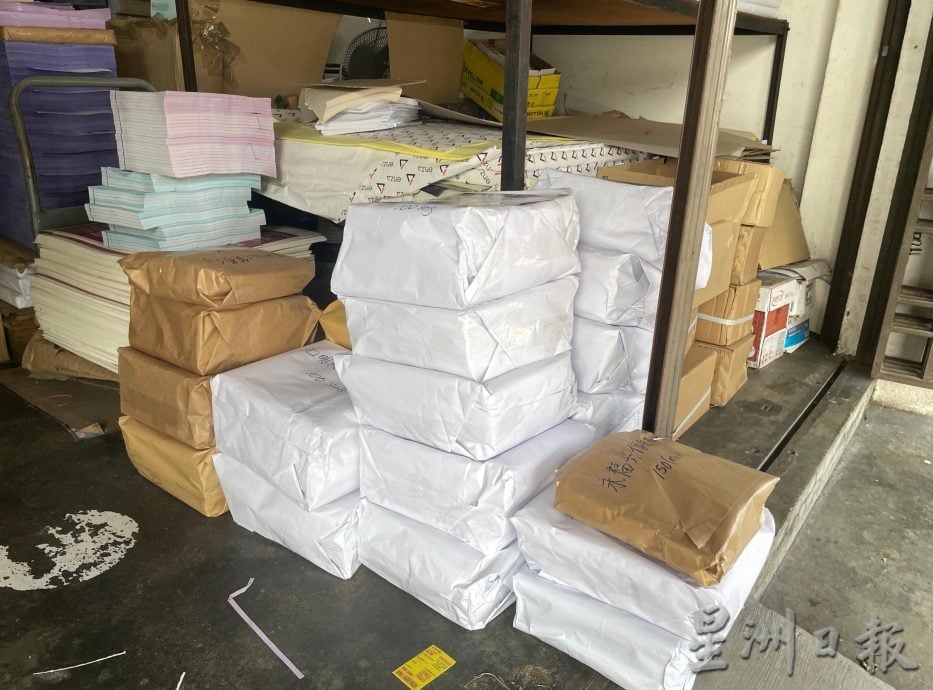 2026年跑马月历出炉　印刷厂赶工出货