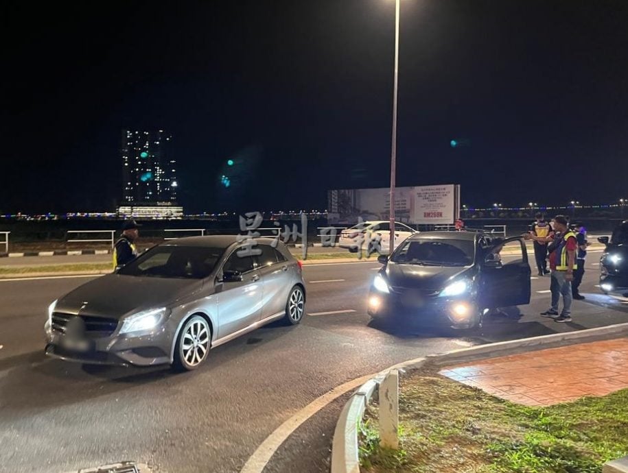 送餐员三年未缴路税摩托车被充公，外籍人士无照驾驶亦遭取缔