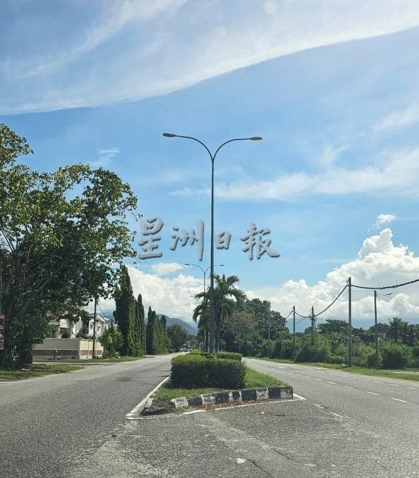 飞机场路胜利花园路口意外频发 市厅将清除阻挡视线植物