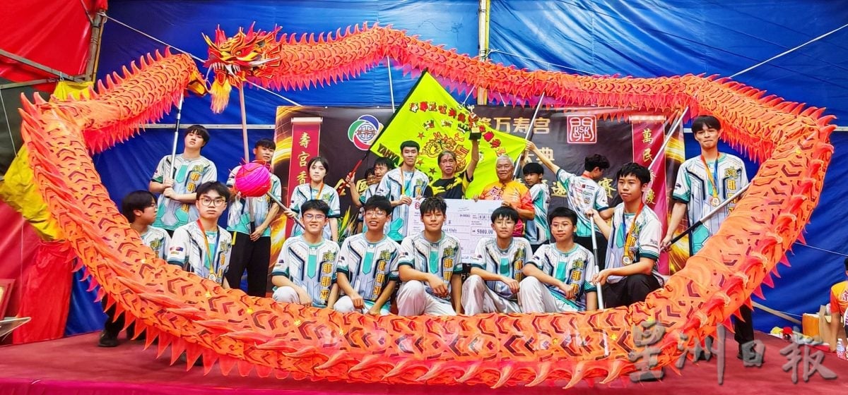 （已签发）柔：**可版头**参加全国夜光龙赛   柔舞龙队包揽多个奖项   