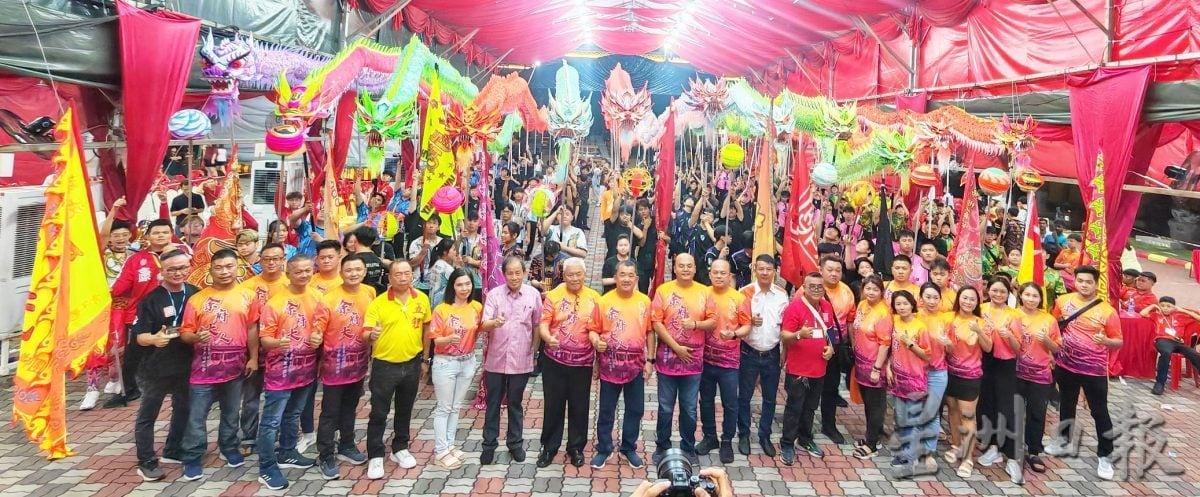 （已签发）柔：**可版头**参加全国夜光龙赛   柔舞龙队包揽多个奖项   