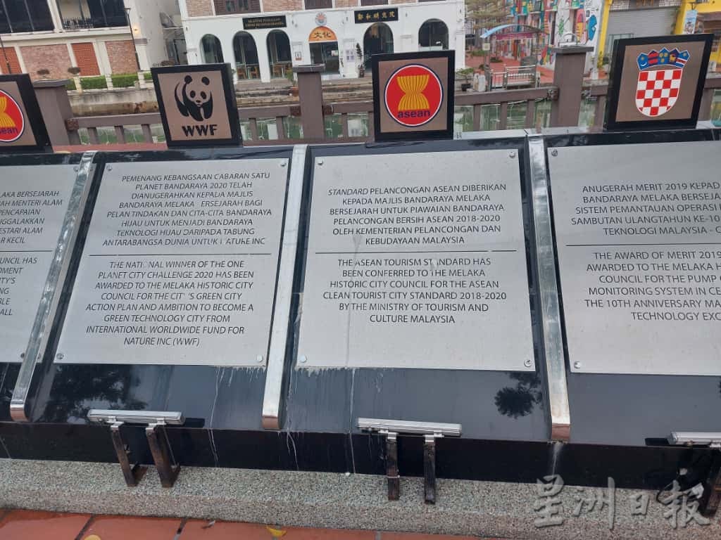 （古城封面主文）乌鸦入驻河畔筑巢及繁殖