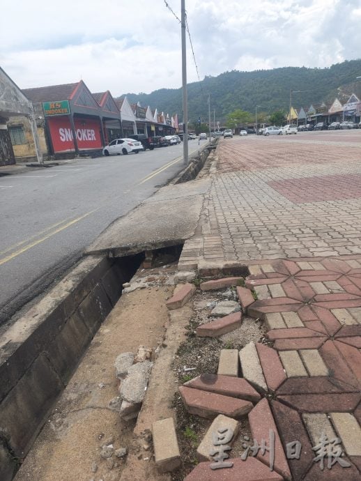 供星洲网:政府陆续拨款提昇万乐镇广场四周设备