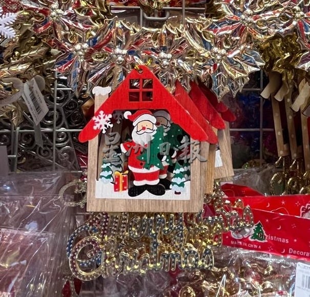 圣诞饰品纷纷上架，业者盼节庆氛围带动消费潮