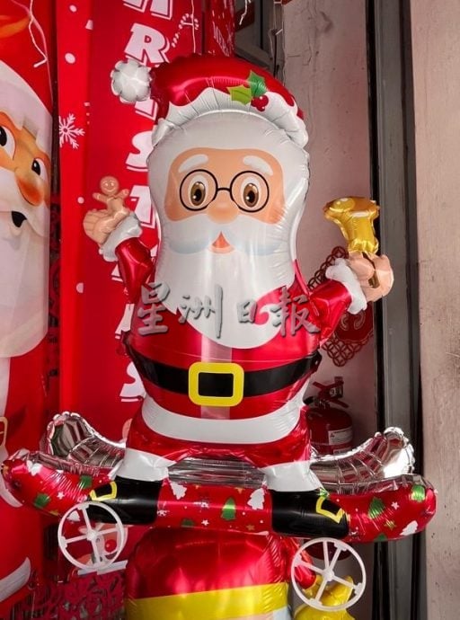 圣诞饰品纷纷上架，业者盼节庆氛围带动消费潮