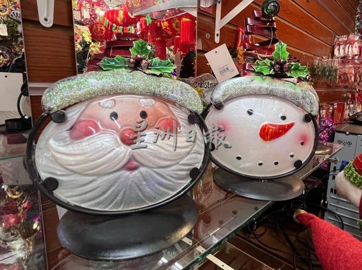 圣诞饰品纷纷上架，业者盼节庆氛围带动消费潮
