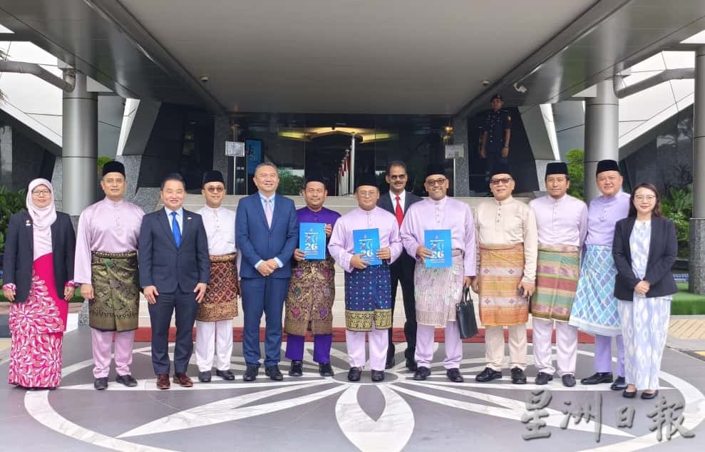 大都会/阿米鲁丁呈逾32亿令吉2026年雪财政预算案