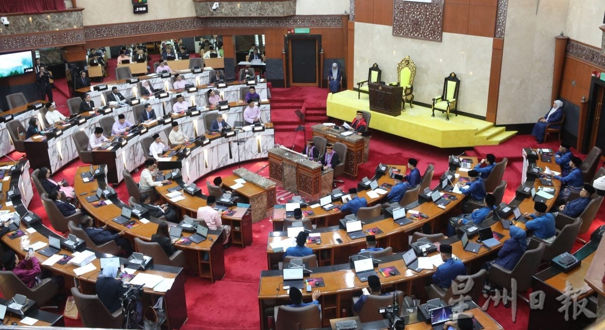 大都会/阿米鲁丁呈逾32亿令吉2026年雪财政预算案