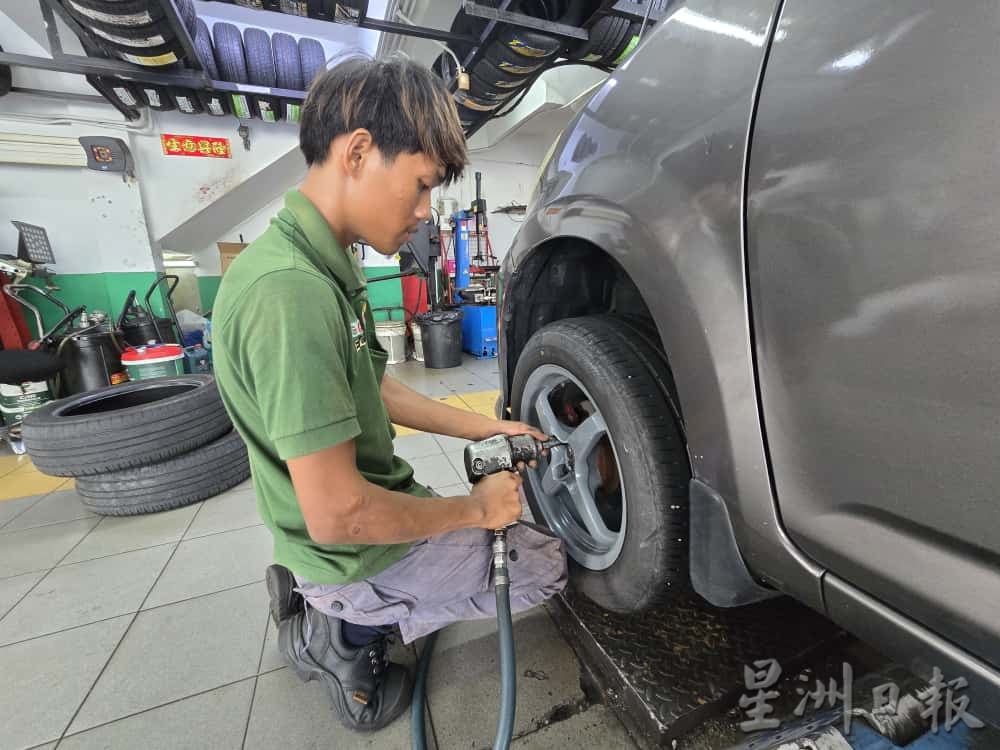 NS芙蓉/不合规轮胎流入市场引发担忧,民众上门更换新轮胎换心安