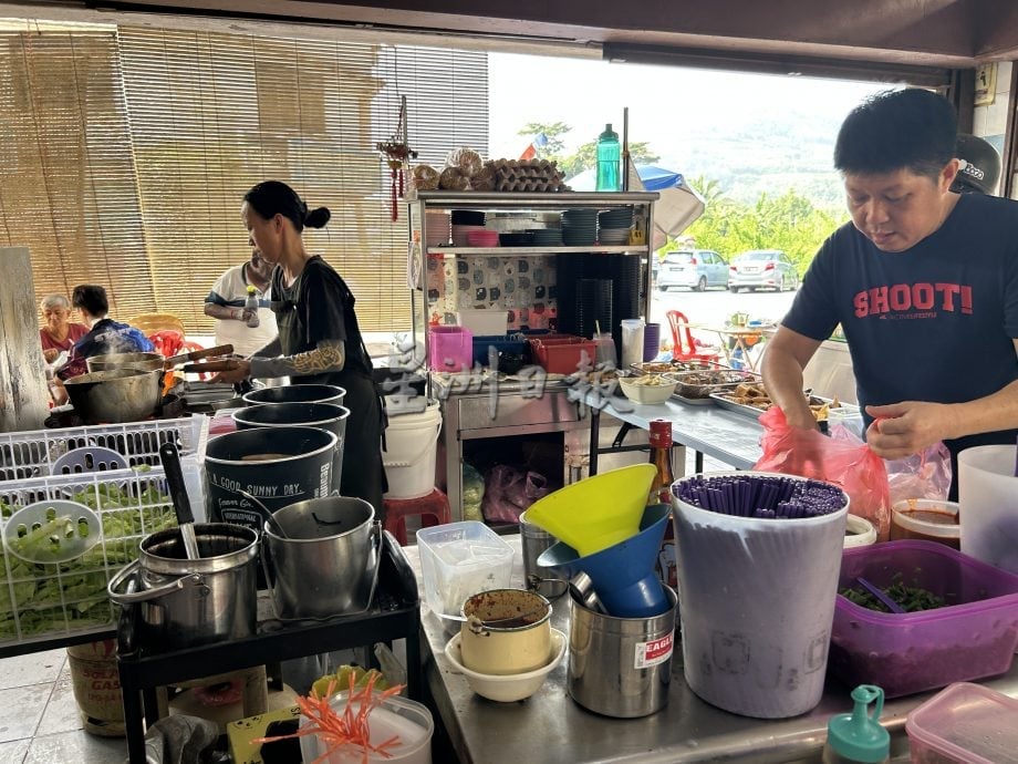 大霹雳封底主文/【人气美食】/海鲜粉实惠 鱼头粉鲜美 阿桥煮水粉汤热香更浓