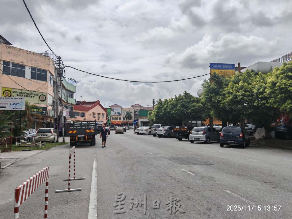 沉香路夜间铺路 下周一起封路施工