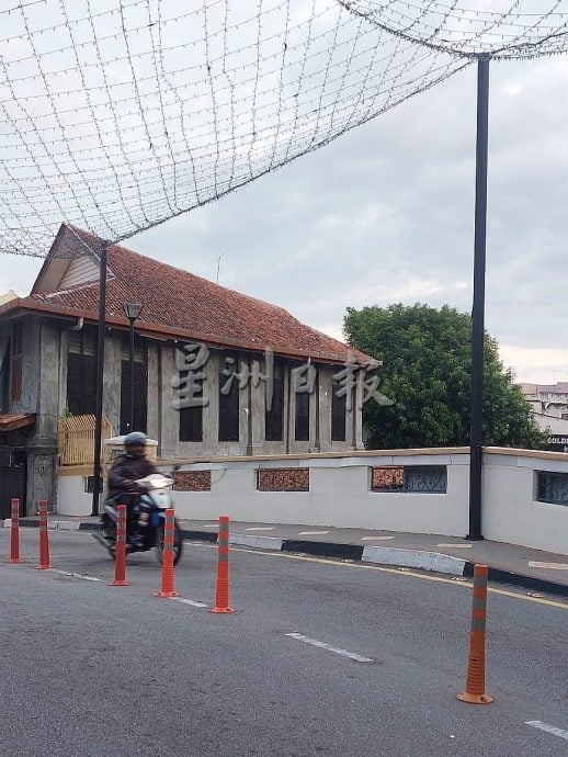 (古城第三版主文)曾昆清桥频频发生车辆撞上交通指示