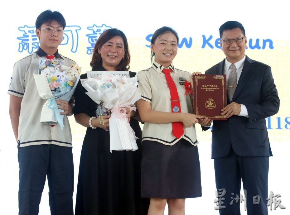 波中83名毕业生挥别青春,新董事长勉励迎接未来挑战