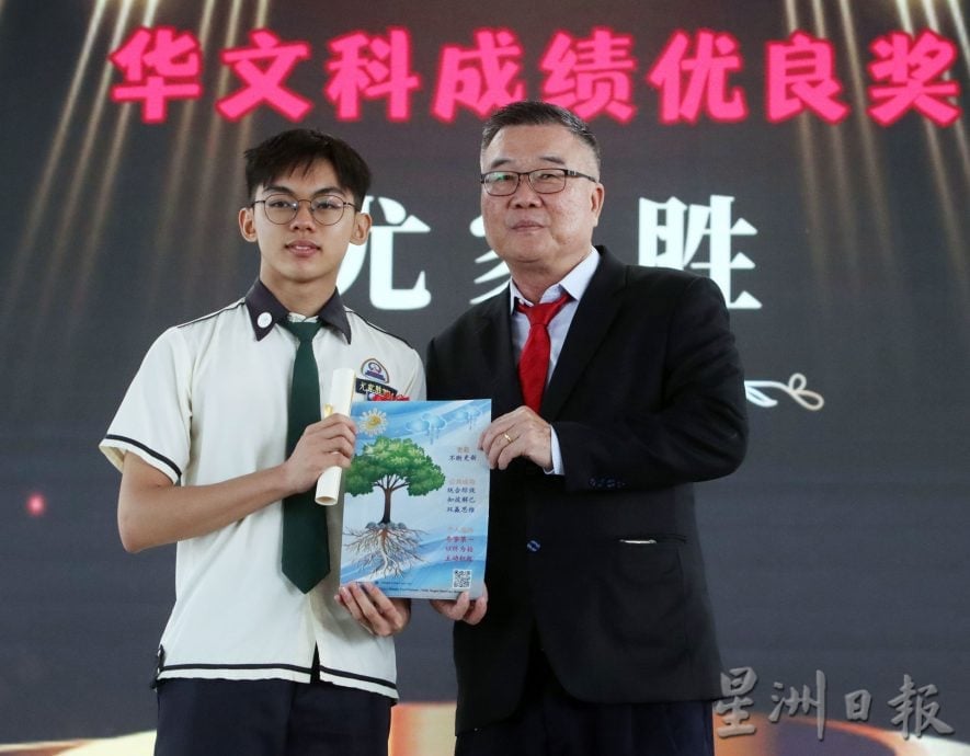 波中83名毕业生挥别青春,新董事长勉励迎接未来挑战