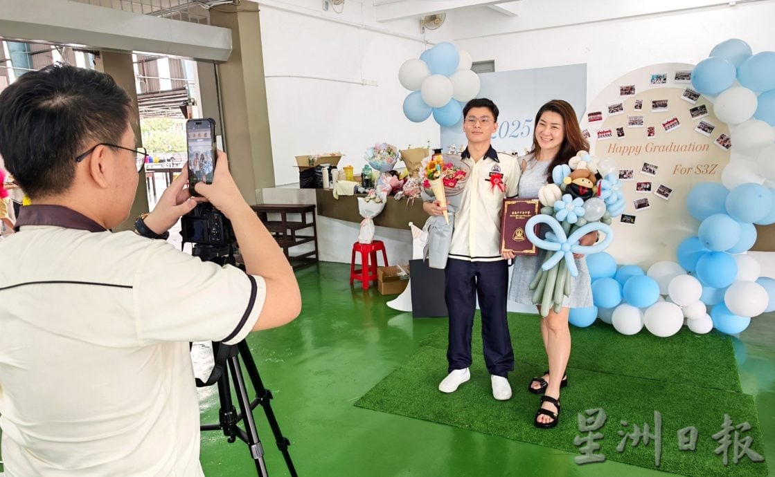 波中83名毕业生挥别青春,新董事长勉励迎接未来挑战