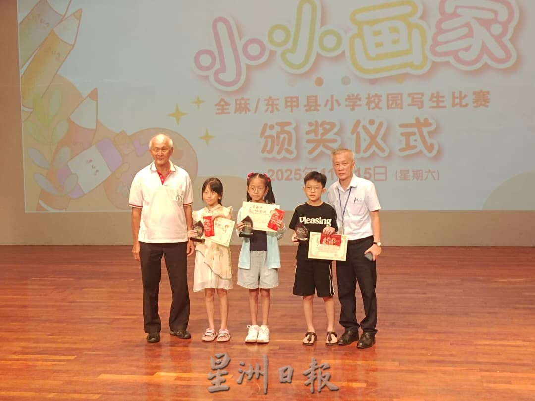 137小画家走入中化中学 以画笔定格校园美景