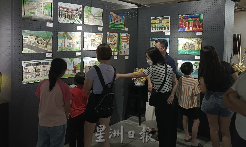 137小画家走入中化中学 以画笔定格校园美景