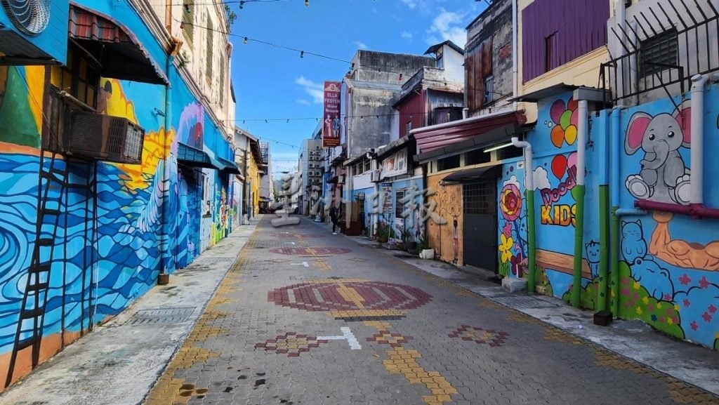 “后巷养鸡、店内活宰”再现乱象 破坏市容 卫生堪忧