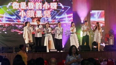 大山脚和平路中学星洲海鸥“爱华教义演” | 全场高唱《海阔天空》气氛沸腾 和中义演筹款达标了