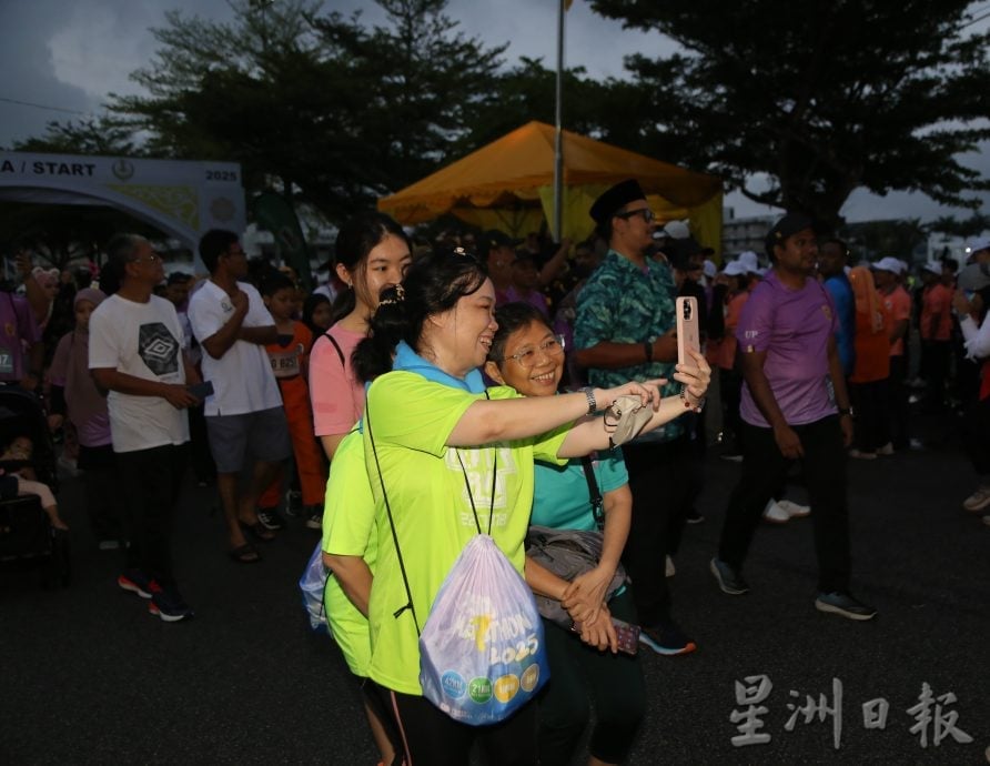 霹苏丹华诞竞跑盛况空前 奔跑热情沸腾王城