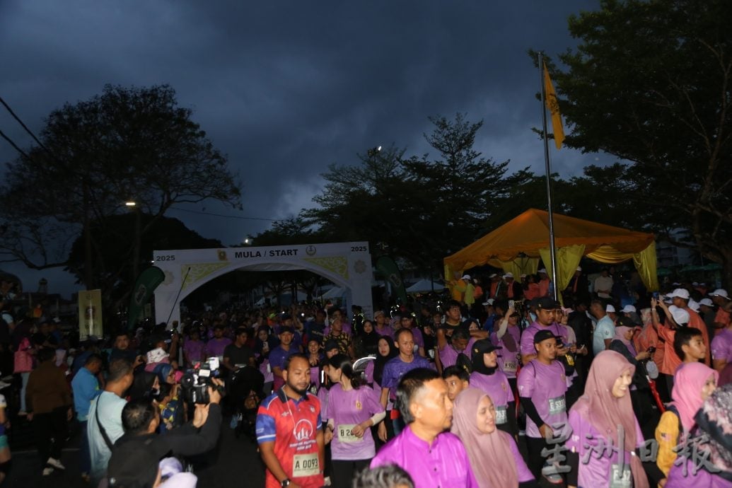 霹苏丹华诞竞跑盛况空前 奔跑热情沸腾王城