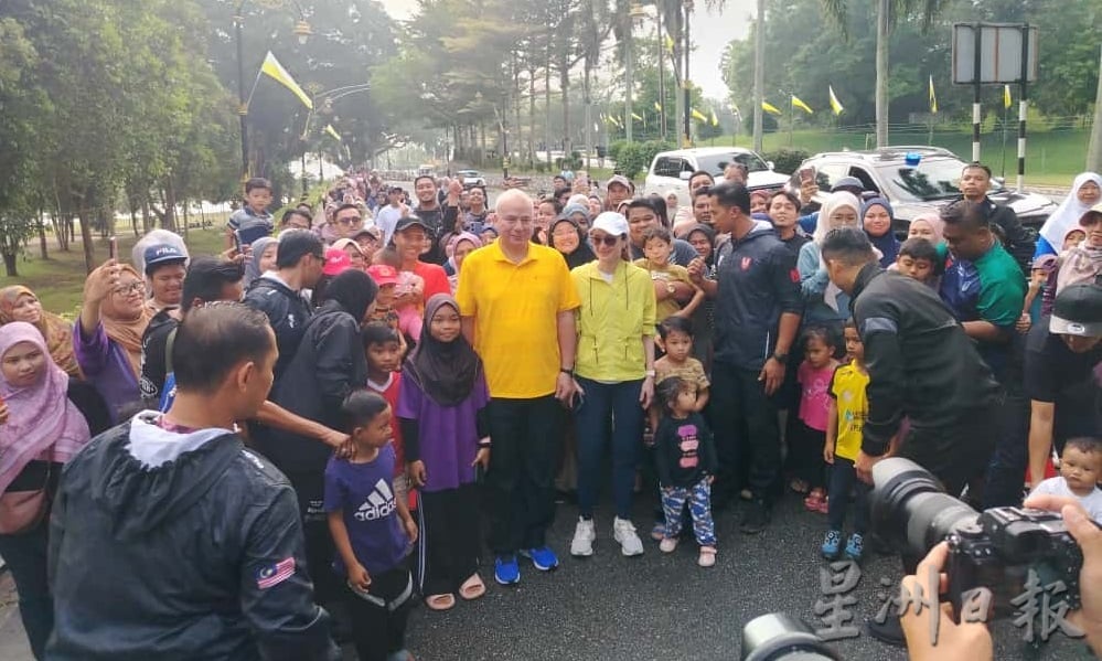 霹苏丹华诞竞跑盛况空前 奔跑热情沸腾王城