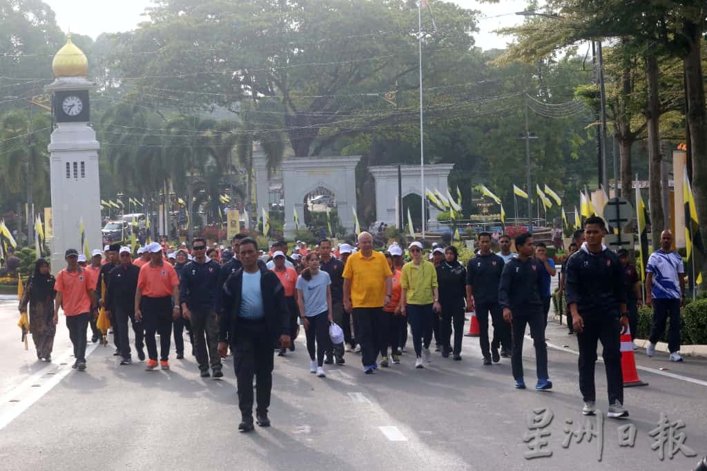 霹苏丹华诞竞跑盛况空前 奔跑热情沸腾王城