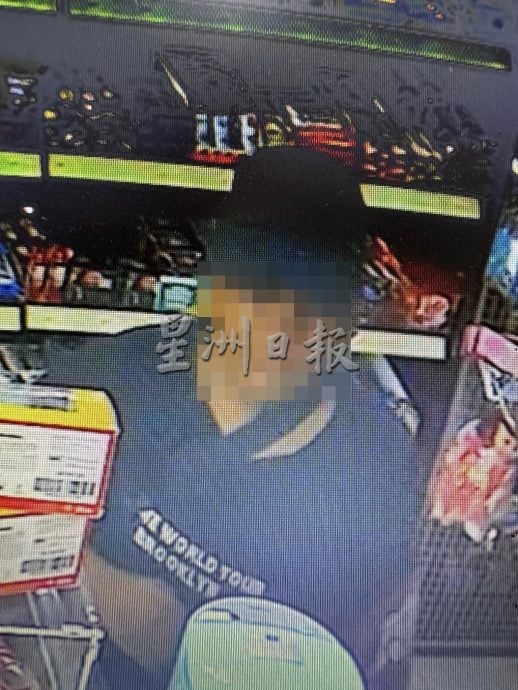 供星洲网/戴帽男偷糖果又偷玩具车 油站寻人:叫他回来付款!