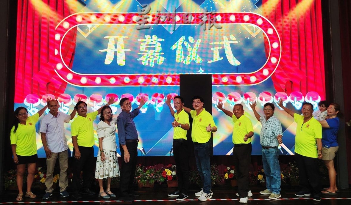 (已签发)柔:**版头**新加兰中华学校办义卖会 筹获逾32万设施活动基金