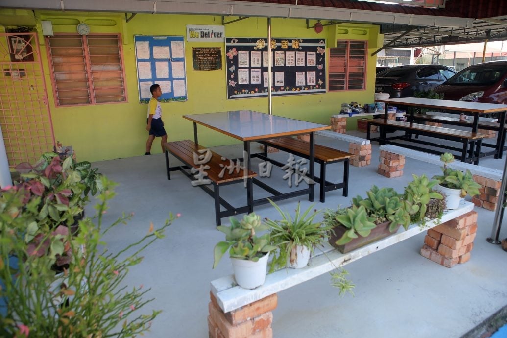 霹:19日见报∕封底主文∕微型华小 不微使命 | 东兴港新民小学看似“微小” 内则团结强大