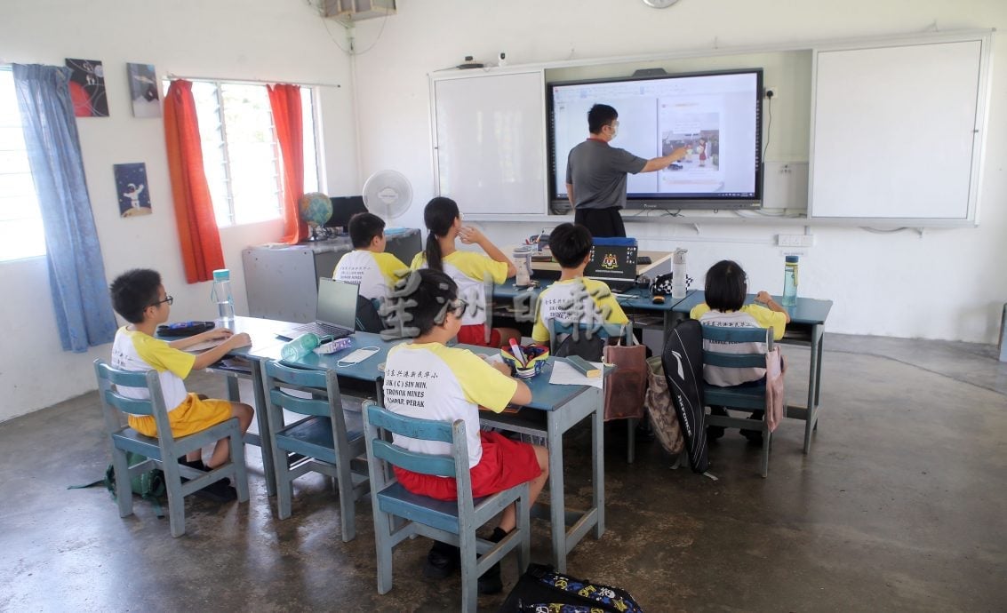 霹:19日见报∕封底主文∕微型华小 不微使命 | 东兴港新民小学看似“微小” 内则团结强大