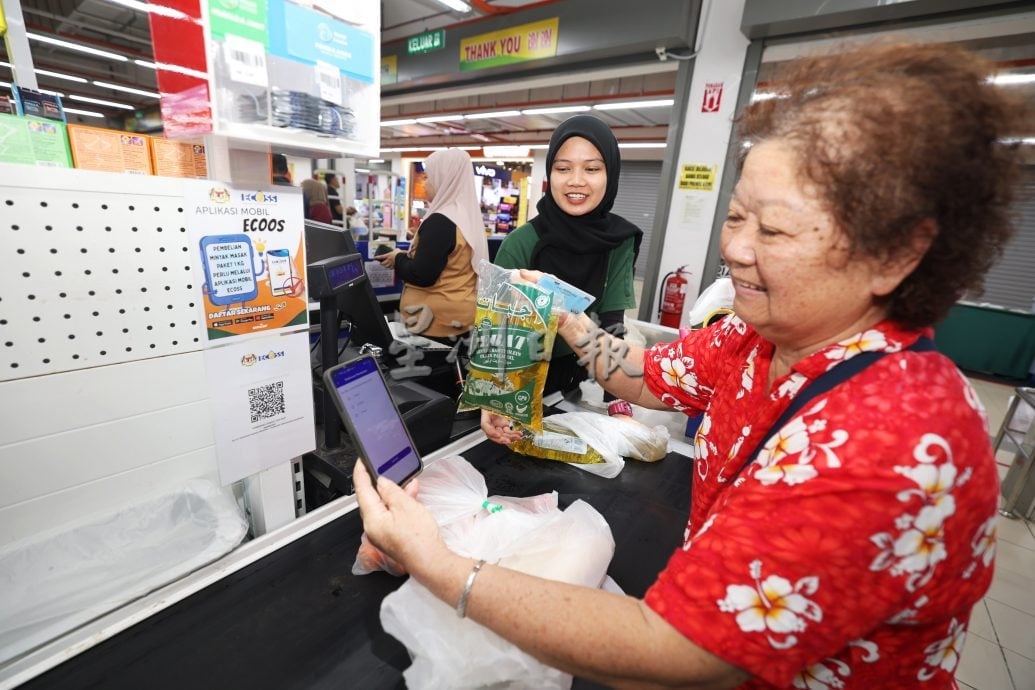 供星洲网：eCOSS森州全面上轨　郊区杂货店同步启用　威拉班：精准控补贴油流向 外籍人士无法购买