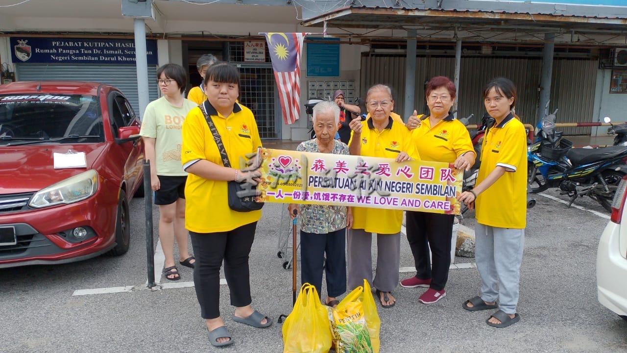 供星洲网：森美兰爱心团队64个月坚持不辍  每月200个家庭受惠