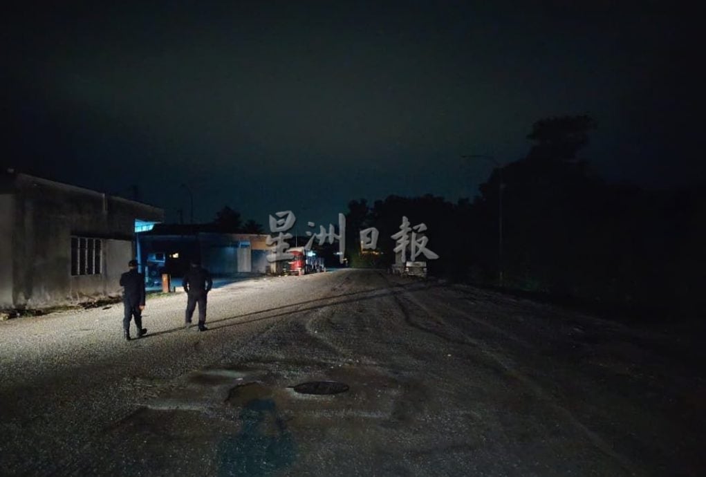 大都会:乱停罗里 5车被开罚/3图