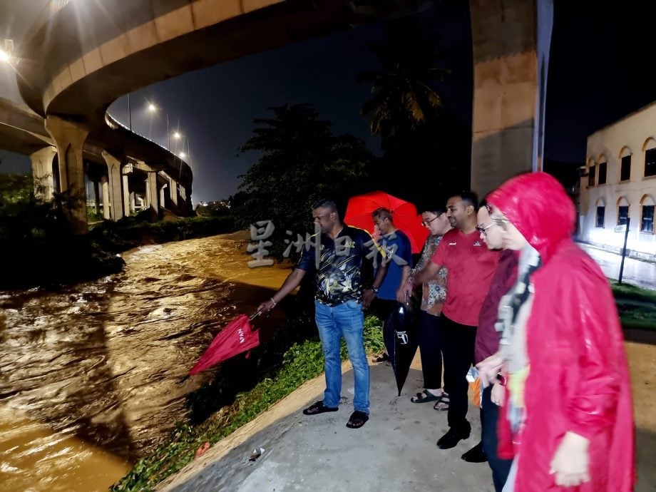 雨季来临 州政府加重监督和戒备随时应付水灾发生